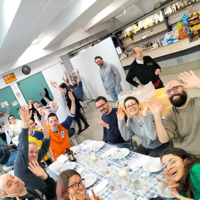 Aemilia by Night - Episode 1, Pausa pranzo, foto 1 di 2
