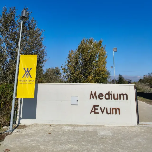 Vambeer III, Medium Ævum, foto 1 di 6